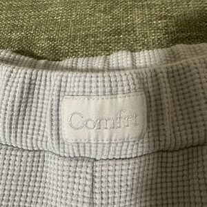 Comfrt Women's Gray Waffle Knit Pants | Size M